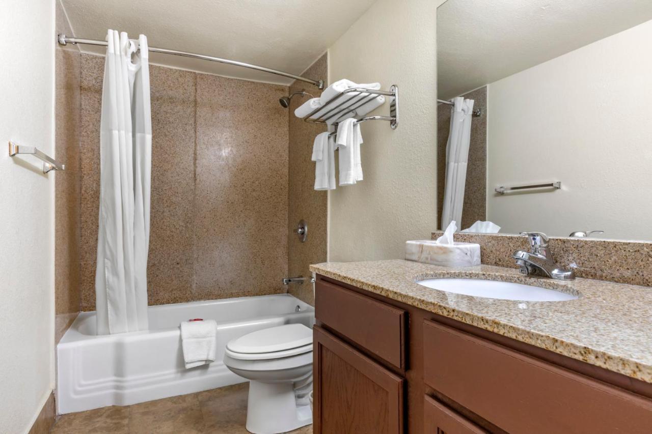 Rose City Inn & Suites タイラー エクステリア 写真